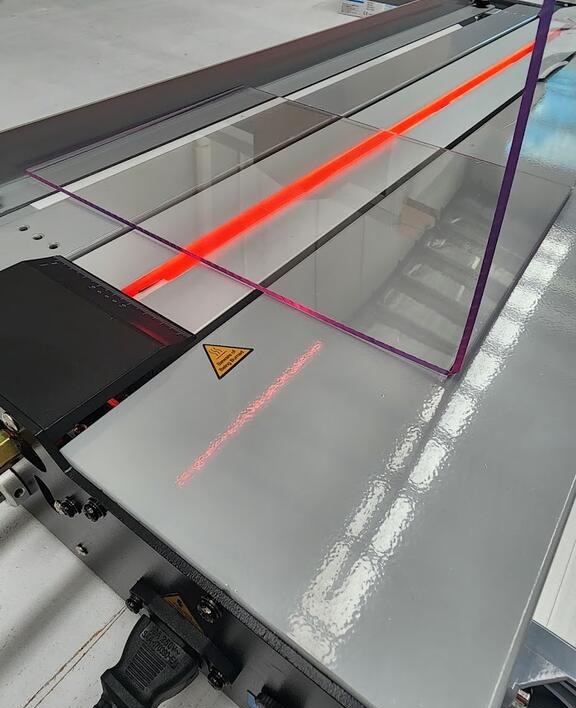 Hot slit bending thermoplastic sheet into 3D enclosure